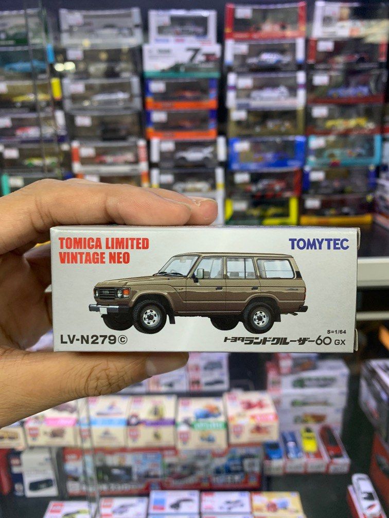 TOMYTEC Tomica Limited Vintage Neo 1/64 Toyota Land Cruiser 60