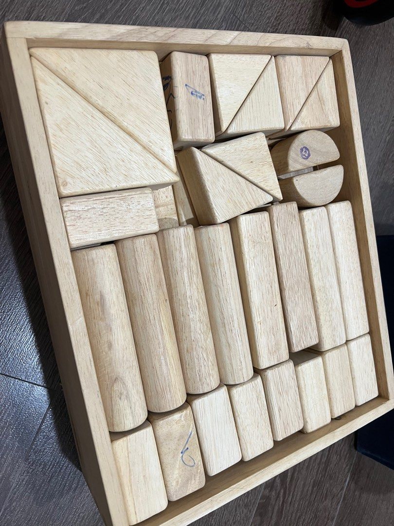 Melissa & Doug standard unit wooden blocks, Hobbies & Toys, Toys