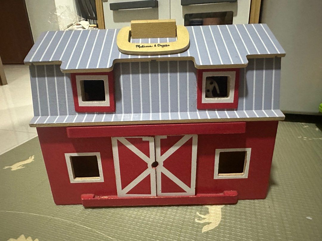 Melissa & doug fold and go outlet wooden barn with 7 animal play figures