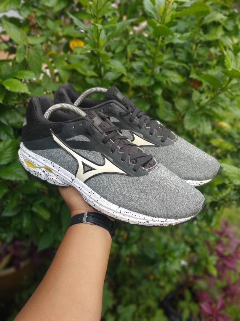 Womens mizuno wave rider size 9 outlet
