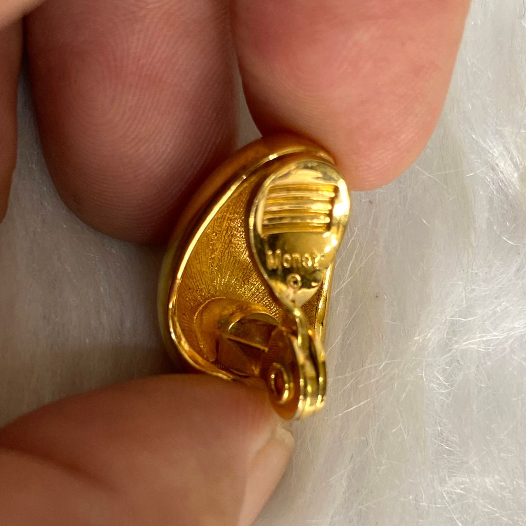Monet store earrings value