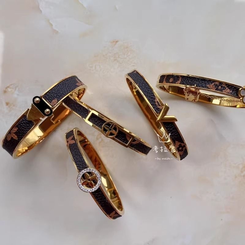 Cartier titanium bracelet top