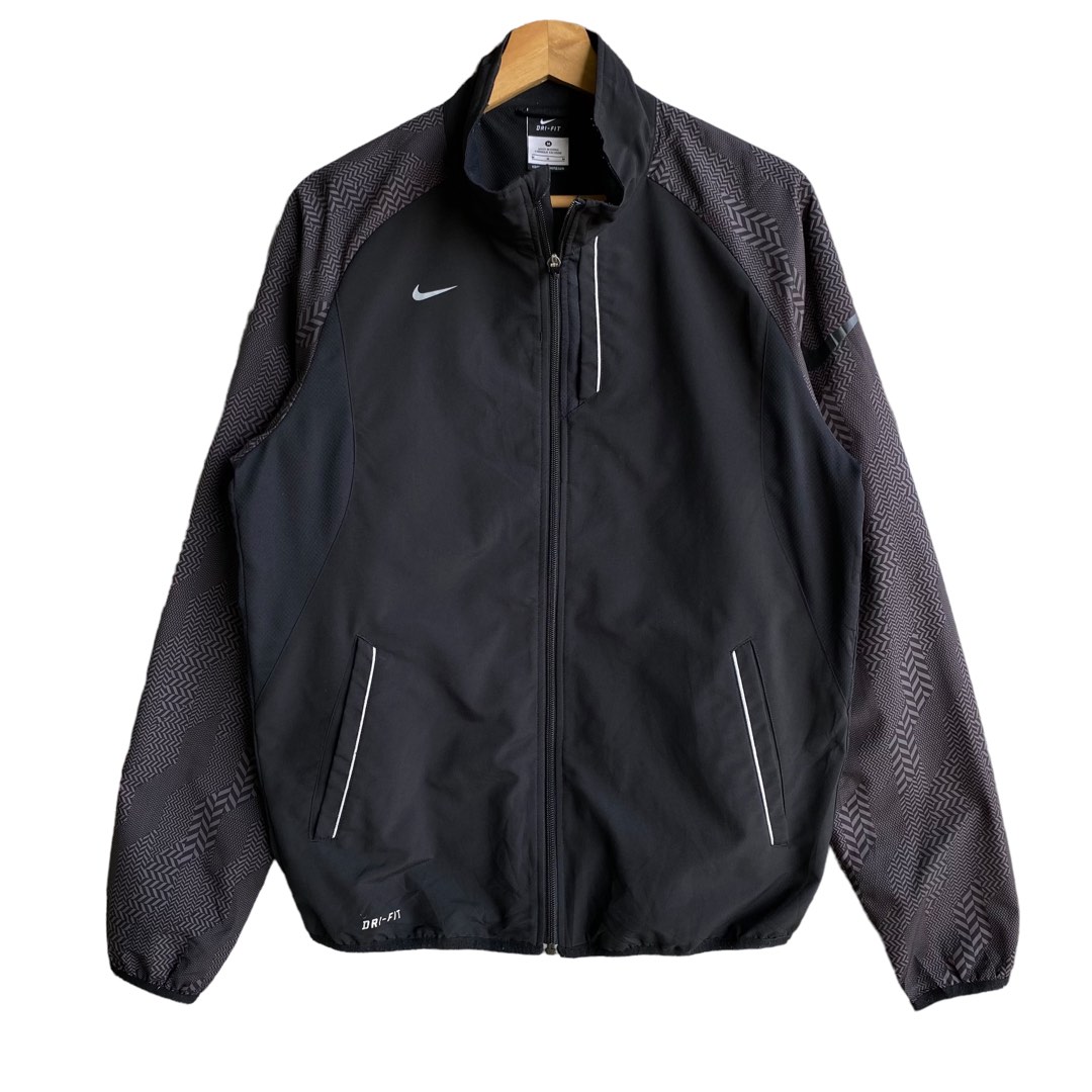 Nike hypershield flash men's running jacket deals