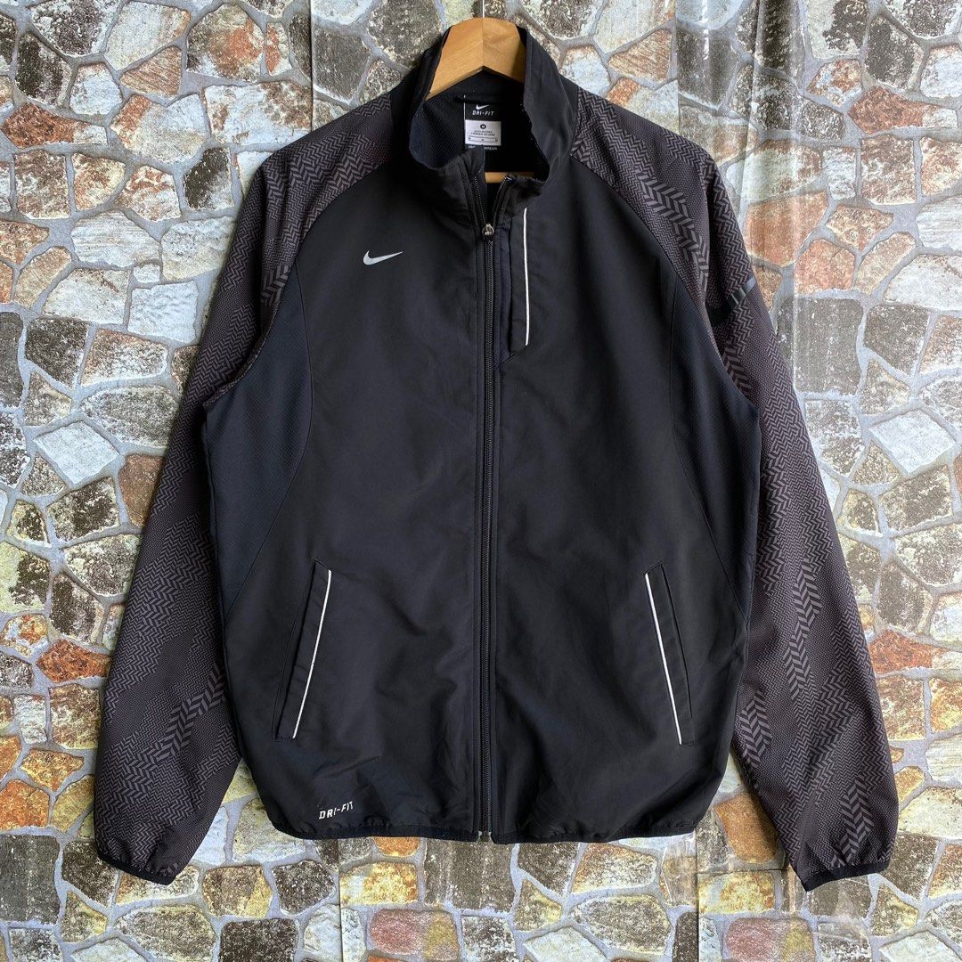 Nike hypershield flash men's hotsell running jacket