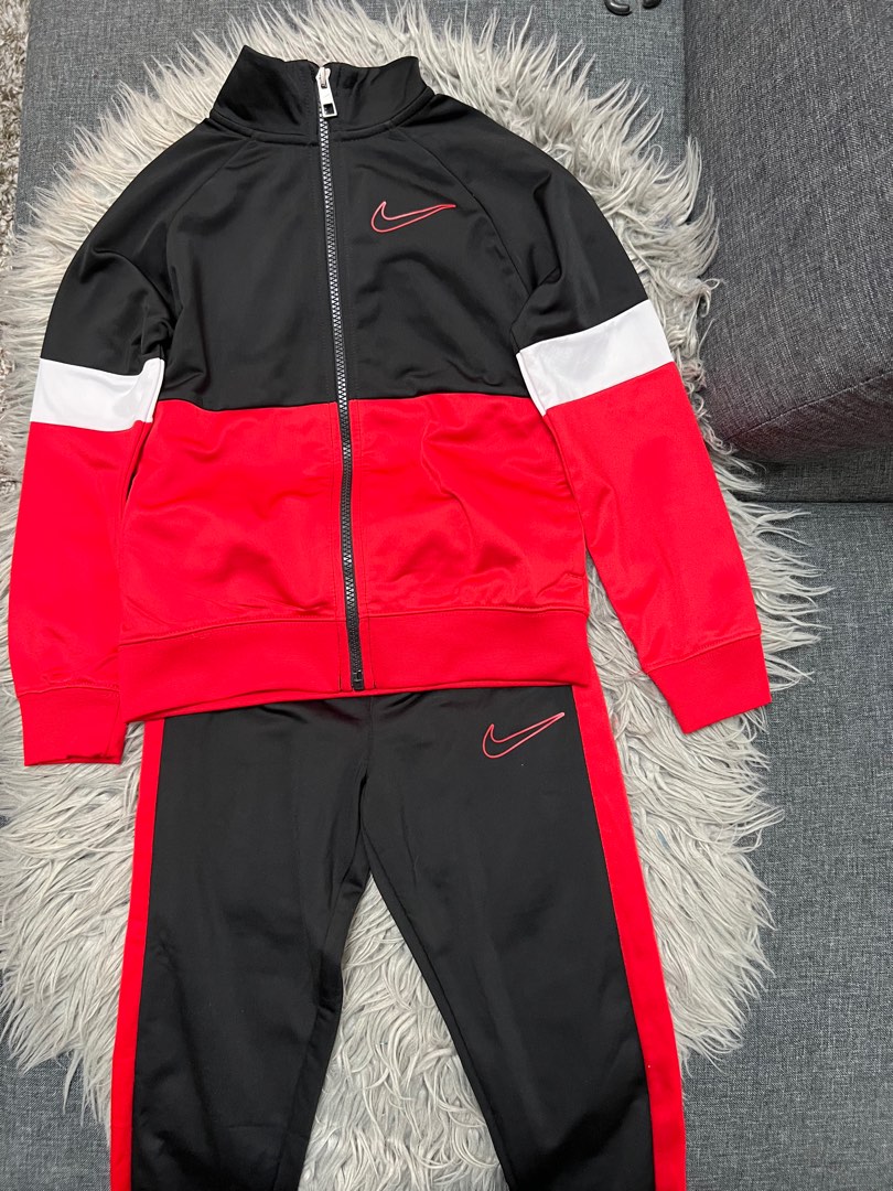 Nike tracksuit 5t 2025