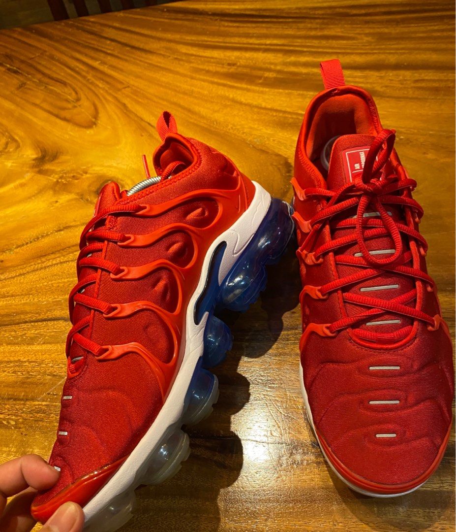 Nike vapormax plus hotsell red men's shoe