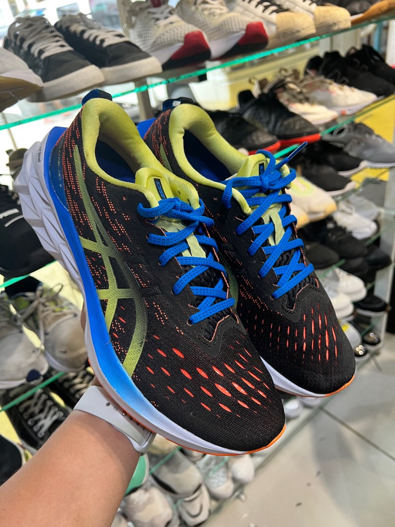 Nova Blast 2, Men's Fashion, Footwear, Sneakers on Carousell