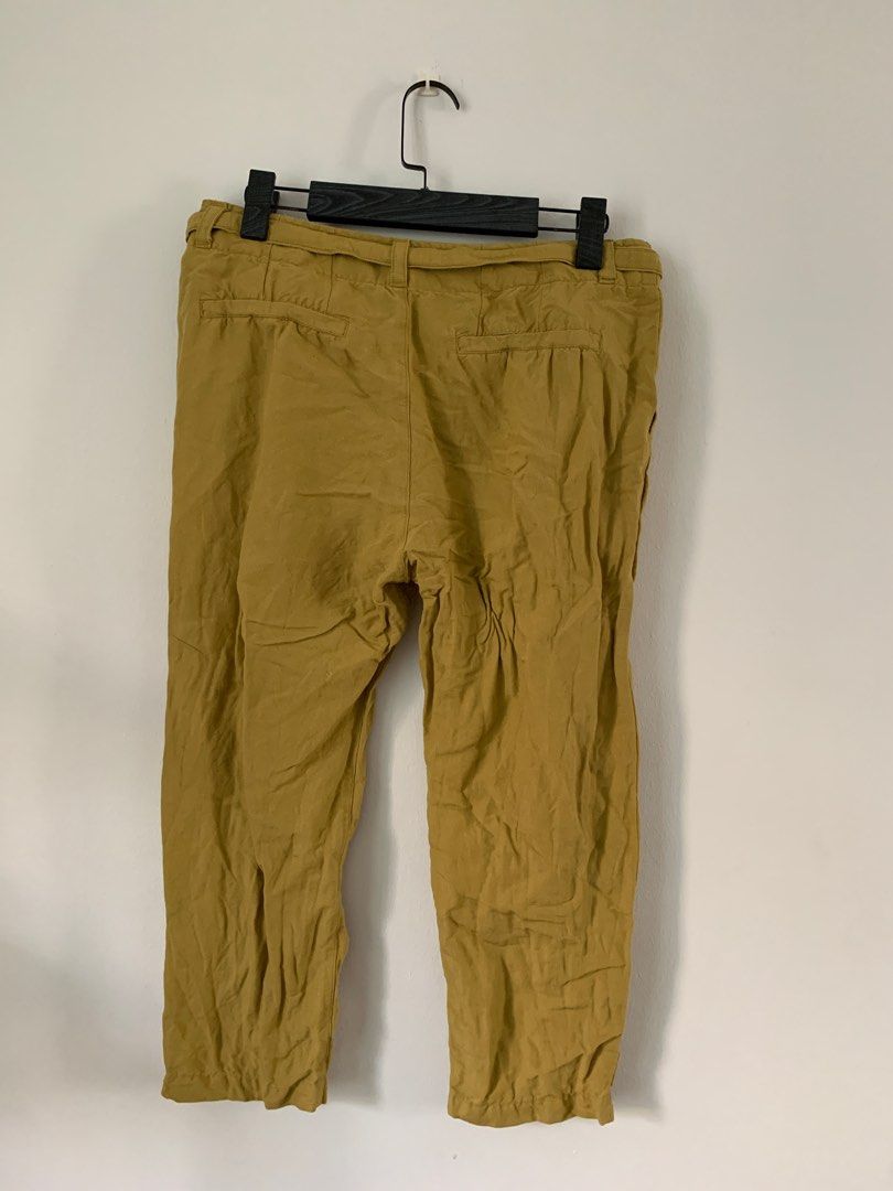 Pleated Linen Pants (Category: Other Bottoms) located in Pasay City. Submitted by allthatdraft (Listing ID 1257090494, Image 2). Description: Perfect for beach or even just pambahay :) RFS: does not fit anymore Measurements Waist 76 cm Length 78-79 cm Condition 9/10 Payment methods Gcash, BPI, or BDO Shipping methods If within Metro Manila, Grab Express or Angkas padala. If provincial, J&T. Please note that shipping feed shall be shouldered by th