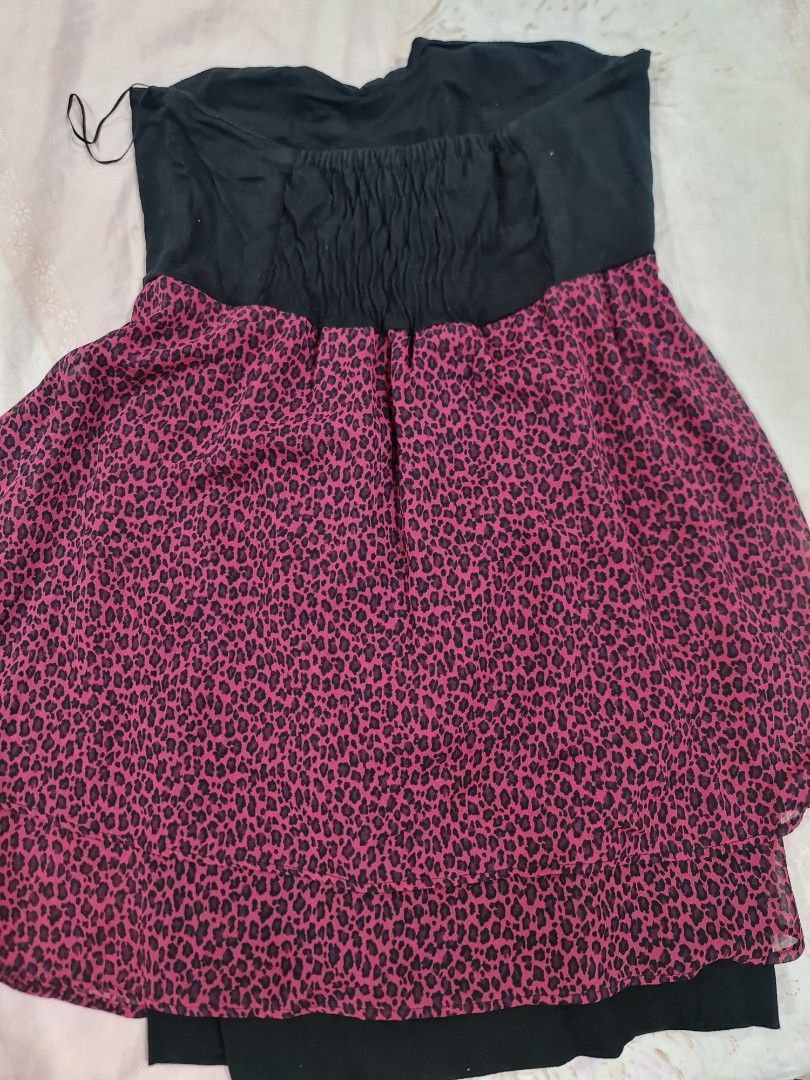 Red polkadot short dress (Category: Dresses) located in Quezon City. Submitted by nicollen (Listing ID 1257158550, Image 3). Description: red short dress ✔Prices are slightly negotiable ✔Delivery of item via courier shouldered by buyer 🚫Swaps will not be entertained Rfs: none of the items fit me anymore..