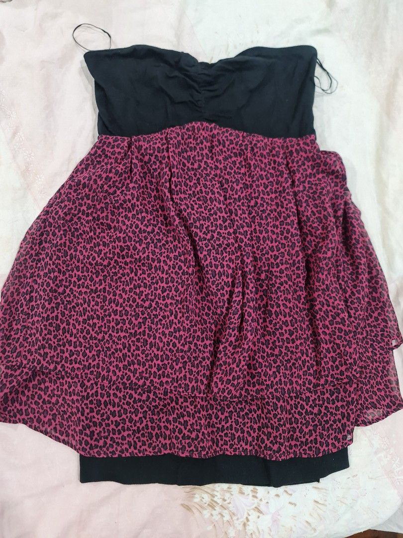 Red polkadot short dress (Category: Dresses) located in Quezon City. Submitted by nicollen (Listing ID 1257158550, Image 1). Description: red short dress ✔Prices are slightly negotiable ✔Delivery of item via courier shouldered by buyer 🚫Swaps will not be entertained Rfs: none of the items fit me anymore..