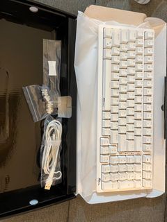 Royal Kludge Mechanical Keyboard White (Wireless/Wired): Brown switch
