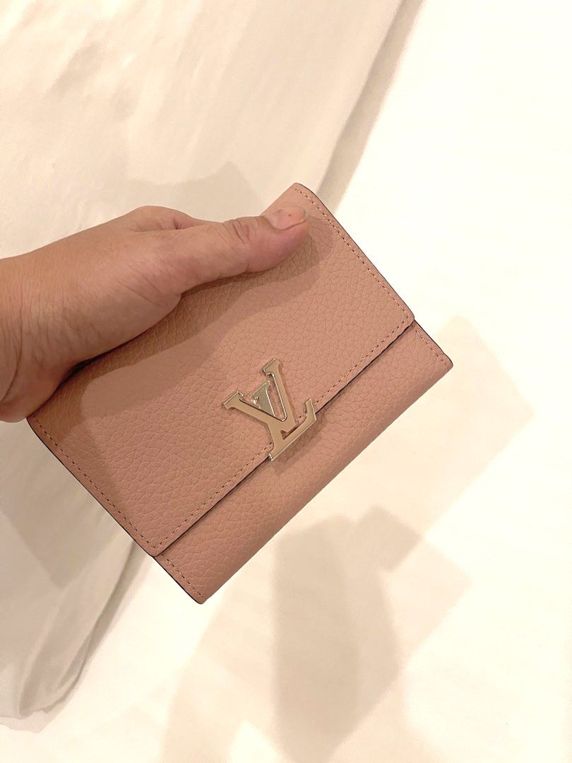 Louis Vuitton Capucines Compact Wallet for Sale in Oakland Park