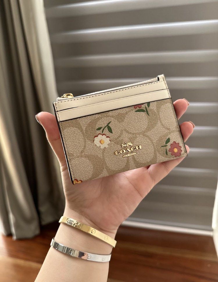 RUSH SALE ORIGINAL COACH CARD HOLDER Luxury Bags Wallets on Carousell