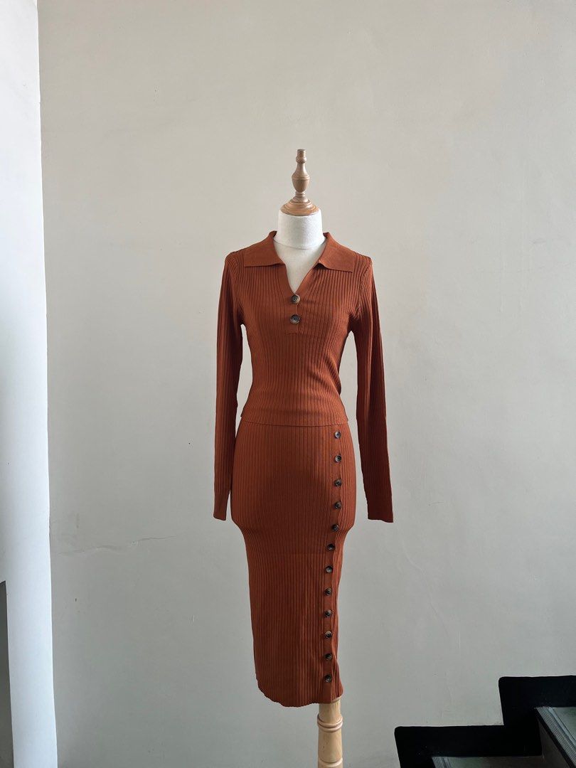 Rust Orange Coordinates/Set (Category: Sets or Coordinates) located in Manila. Submitted by albm.business (Listing ID 1257051853, Image 2). Description: MOTF brand.