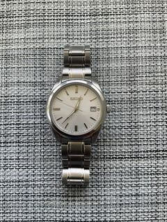 Seiko SUR307P1 Essentials dress watch with sapphire crystal, 100m WR
