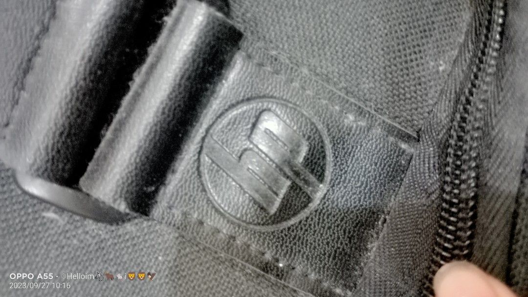 Sling Laptop Bag (Category: Laptop Bags & Sleeves) located in Quezon City. Submitted by zabandzycloset (Listing ID 1257045229, Image 3). Description: HP Brand size is already indicated on the pic preloved used color: black in good condition zipper and velcro is still intact.