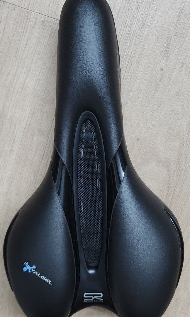 SR (Selle Royal) Respiro Saddle, Sports Equipment, Bicycles & Parts