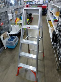 STEP LADDDERS 4 FEET