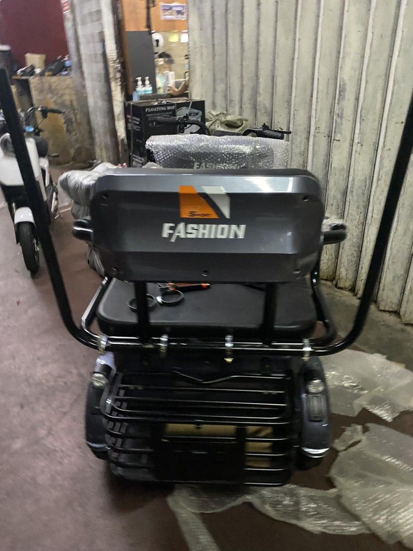 Super fashion ebike 3 wheels (Category: Bicycles) located in Manila. Submitted by minidivisoria (Listing ID 1257021030, Image 1). Description: For sale🔥 NEW ARRIVAL‼️ Super FASHION ebike 3 wheels,2 rows with ROOF! INCLUSIONS: Unit with complete accessories Side mirror with trapal automatic wiper Colors avail Red Black in Glossy Violet Gray Blue Specs. With wiper With panel With anti theft alarm 3 seater Front & Back Basket Battery Lead Acid 48v 