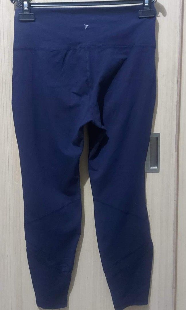 Old Navy active go-dry leggings large side slits, Women's Fashion,  Activewear on Carousell