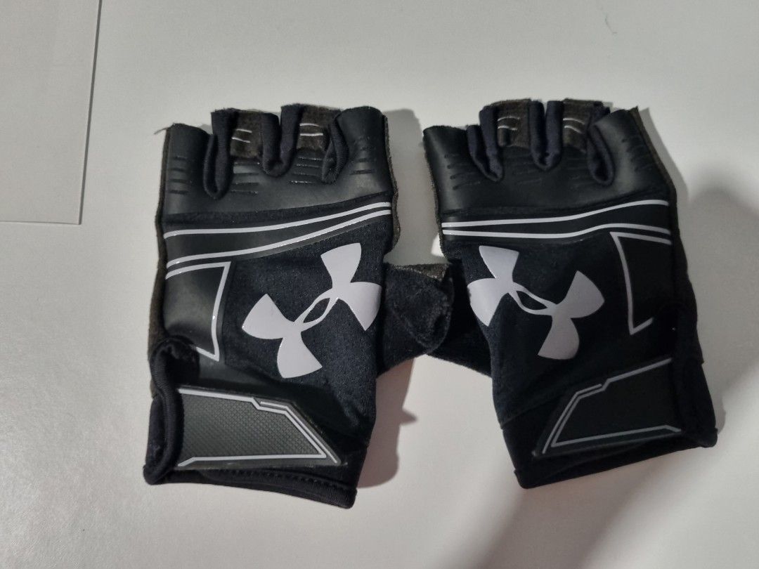Under Armour gloves Sports Equipment Other Sports Equipment and