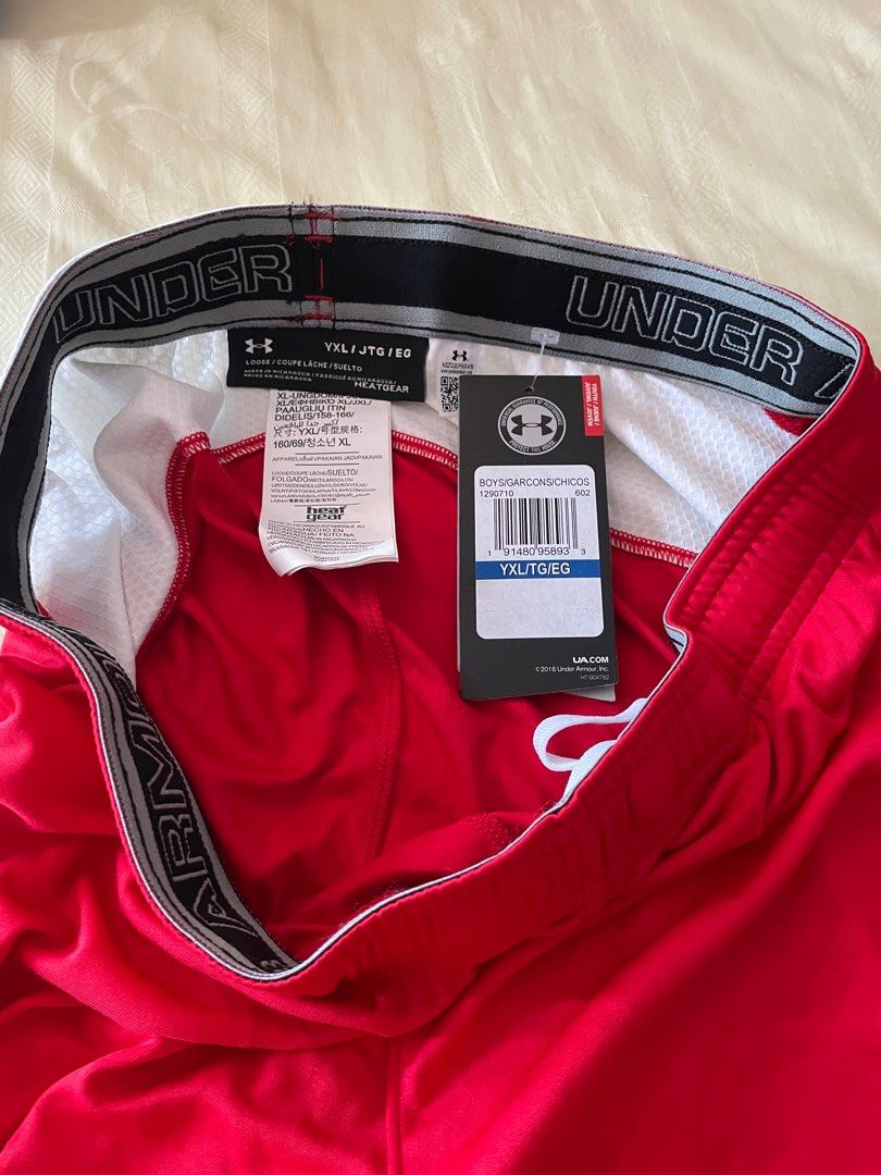 Under Armour Shorts size YXL Men s Fashion Bottoms Shorts on