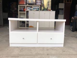 White wooden tv rack Up to 32inches  35 1/2L x 17 1/2W x 18 1/2H inches In good condition