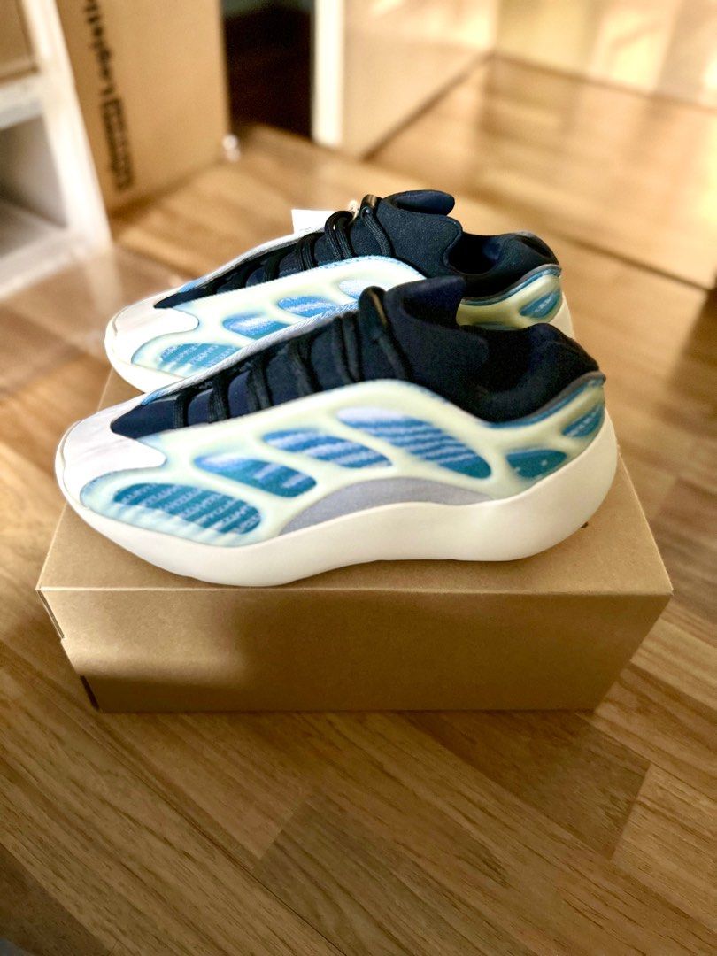 blue glow yeezy 700