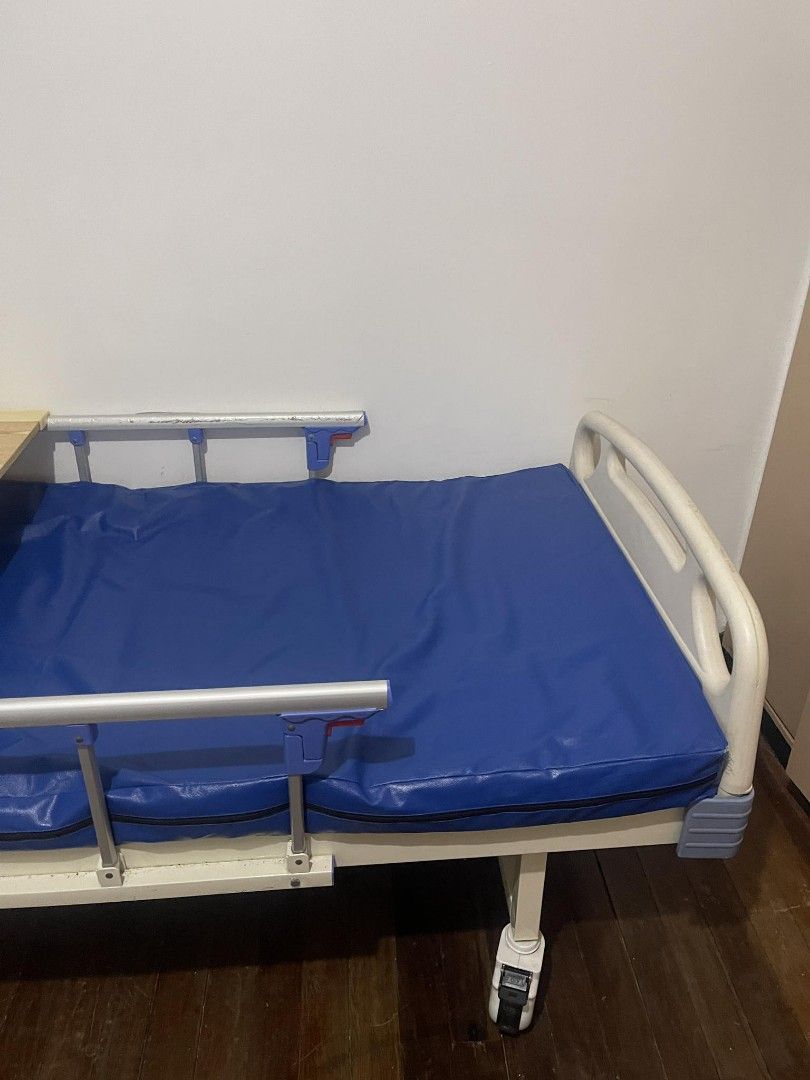 2nd hand hospital bed, Health & Nutrition, Braces, Support & Protection