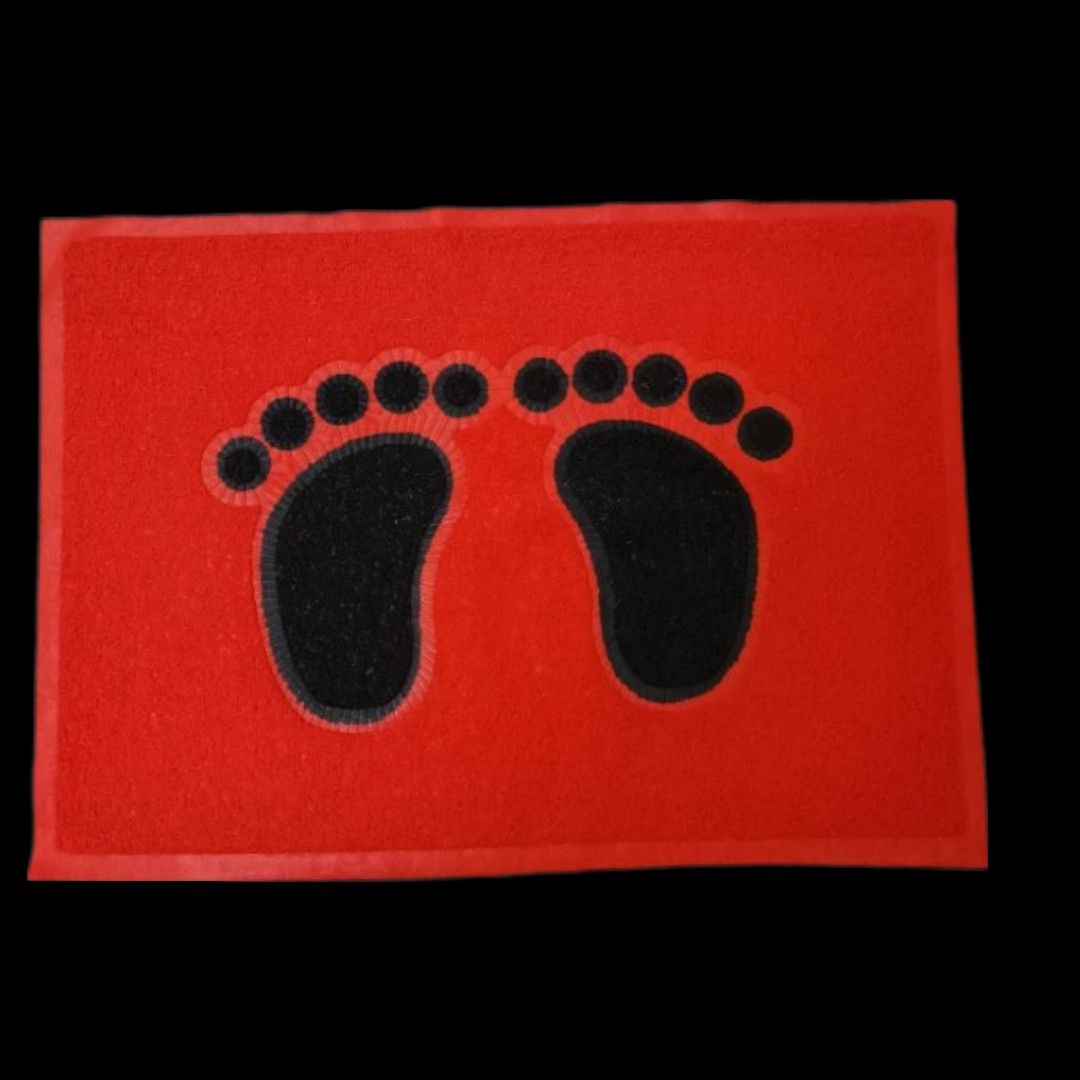 57 X 47cm Red Color Foot prints Ready Made Plastic Wire Door Mat