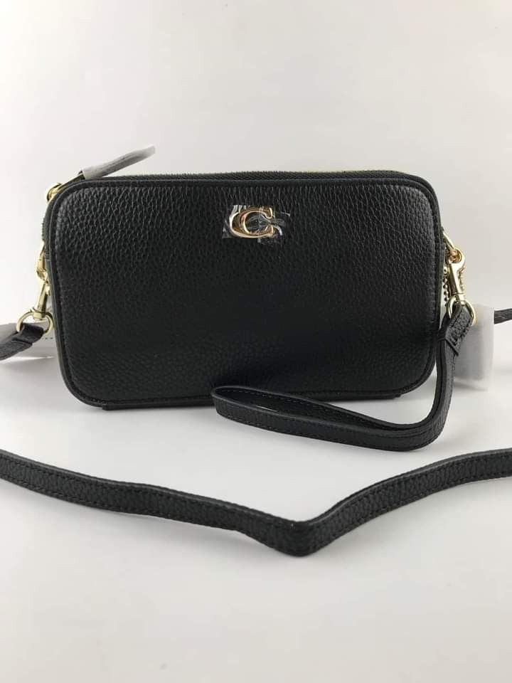 🍀 CCH Kira Crossbody (Category: Luxury Bags & Wallets) located in Manila. Submitted by shan_kenz (Listing ID 1257220954, Image 3). Description: 🍀 CCH Kira Crossbody ▪️7 1/2" (L) x 4" (H) x 1 3/4" (W) 💰P1,800 ▪️Actual photo ▪️Plus SF.