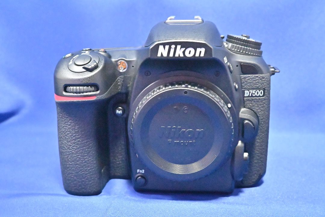 新淨Nikon D7500 高階半幅機多角度螢幕單反相機新手合用, 攝影器材