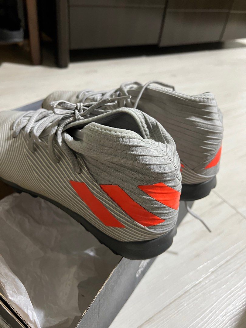 Adidas online nemeziz grises