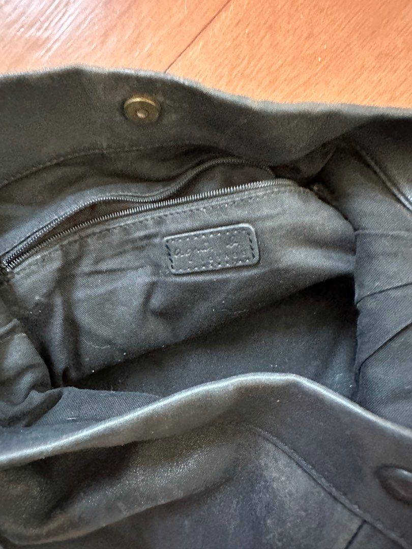 Agnes b black leather shoulder bag, 名牌, 手袋及銀包- Carousell