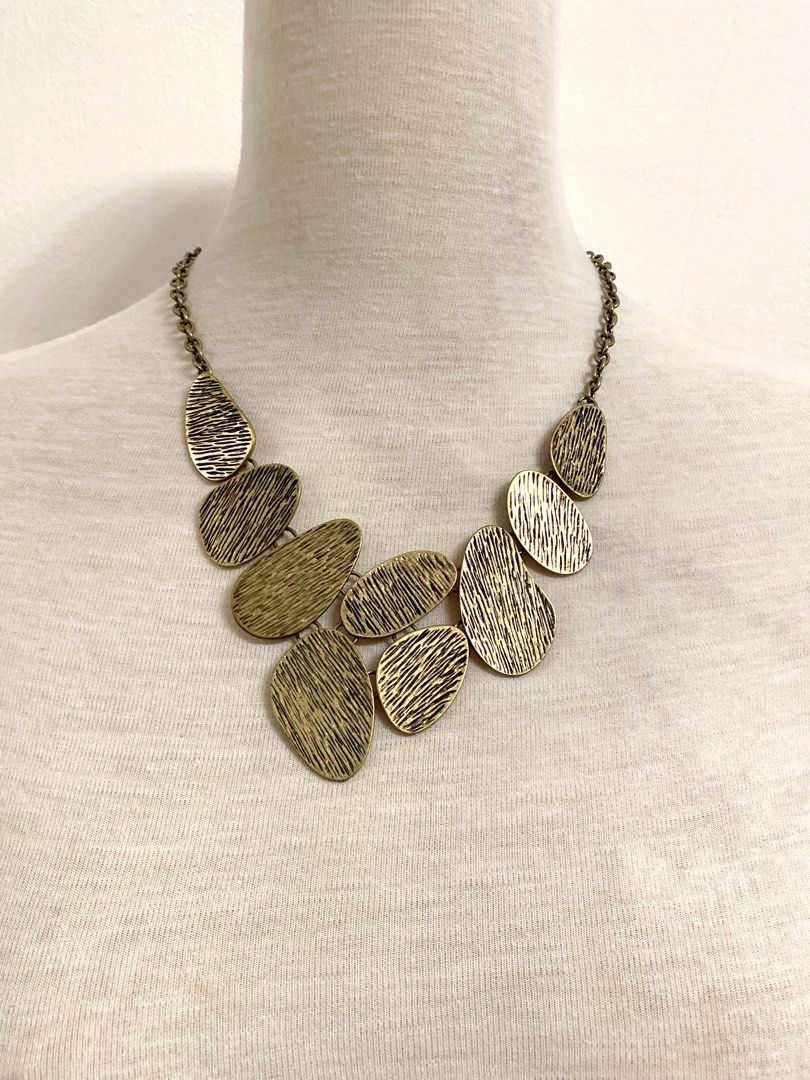 Ann taylor shop clover necklace