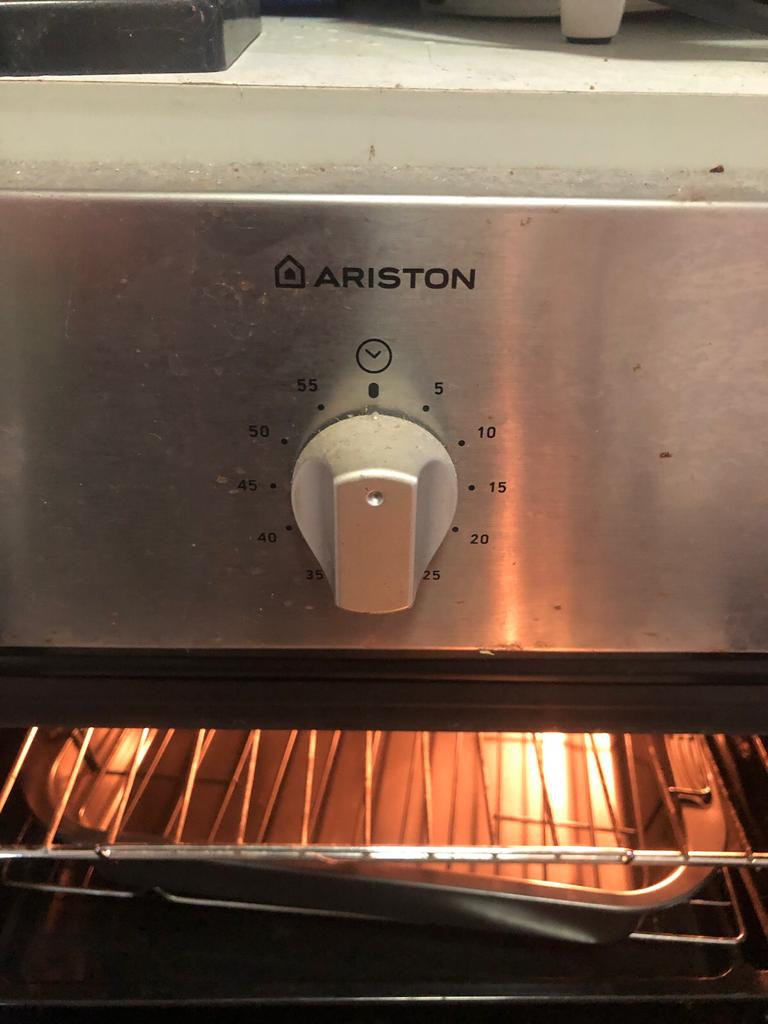 Ariston oven, TV & Home Appliances, Kitchen Appliances, Cookers on Carousell