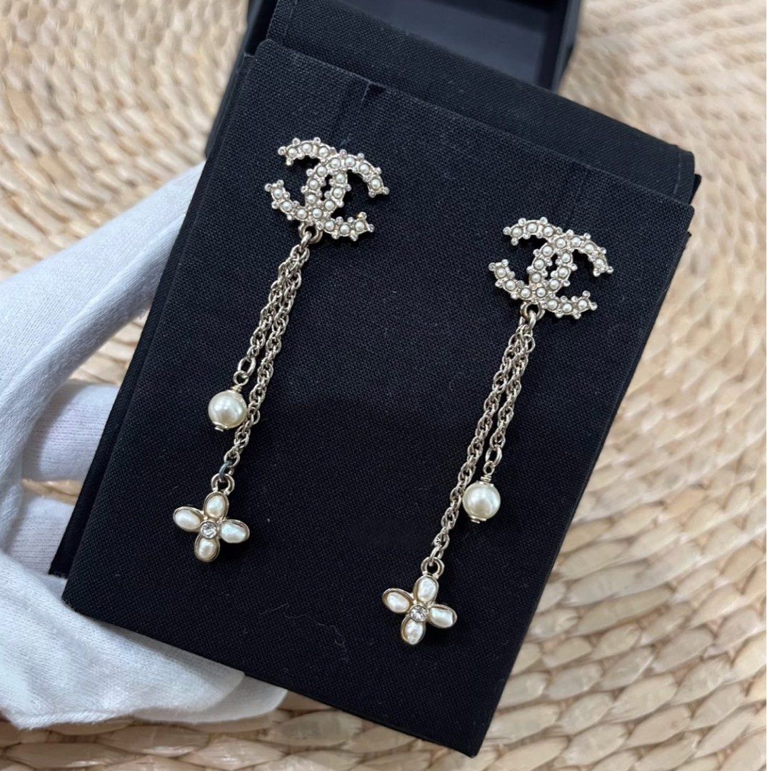 AUTHENTIC CHANEL CC PEARL CRYSTALS LONG DANGLING EARRINGS GHW, Women's  Fashion, Jewelry & Organisers, Earrings on Carousell