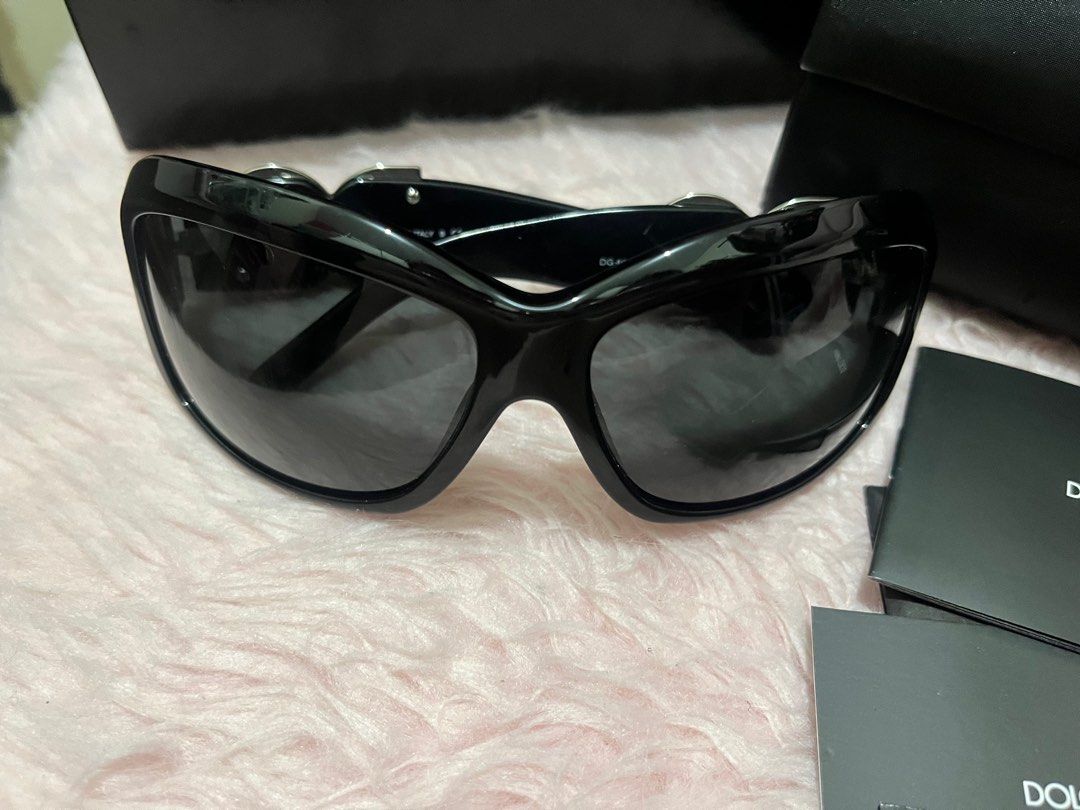Authentic D&G Shades (Category: Sunglasses & Eyewear) located in Cainta. Submitted by ricaching (Listing ID 1257214277, Image 2). Description: Authentic Dolce and Gabbana shades, for small framed face. ✅ Complete inclusions ✅ In perfect condition ✅ No scratch marks ✅ Case has a little tear but all good ✅ Slightly used Rfs: I bought a new one Can do meet ups but around Marikina, antipolo only. 🚚 Delivery Via JnT or lalamove, but payment first bas