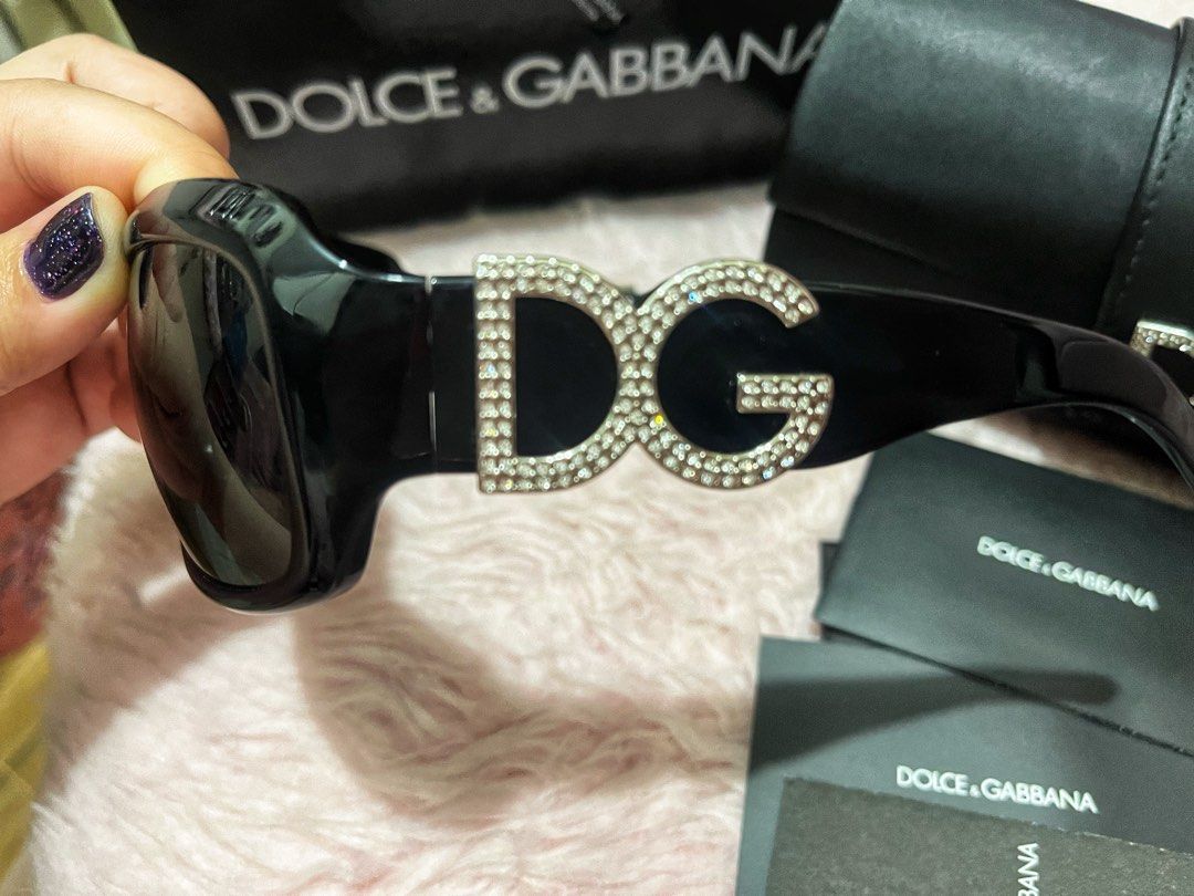 Authentic D&G Shades (Category: Sunglasses & Eyewear) located in Cainta. Submitted by ricaching (Listing ID 1257214277, Image 3). Description: Authentic Dolce and Gabbana shades, for small framed face. ✅ Complete inclusions ✅ In perfect condition ✅ No scratch marks ✅ Case has a little tear but all good ✅ Slightly used Rfs: I bought a new one Can do meet ups but around Marikina, antipolo only. 🚚 Delivery Via JnT or lalamove, but payment first bas