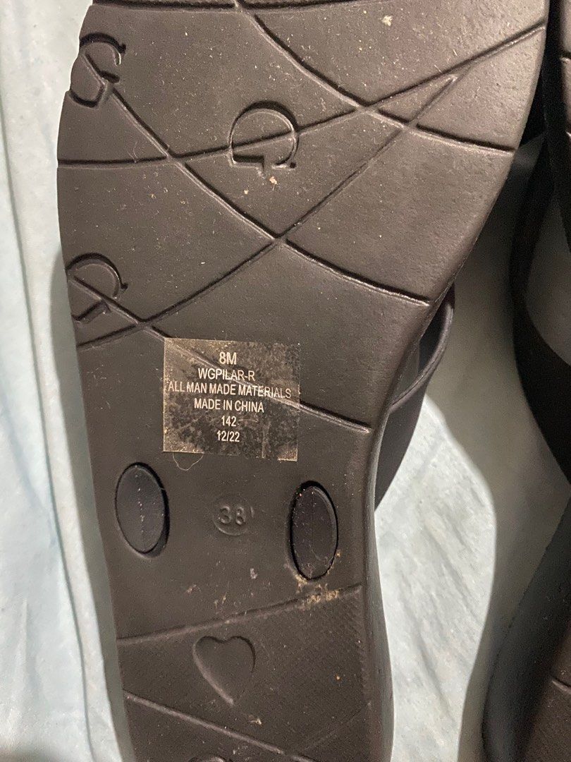 Authentic Guess (Category: Slippers and slides) located in Las Pinas. Submitted by nugets (Listing ID 1257278409, Image 3). Description: .