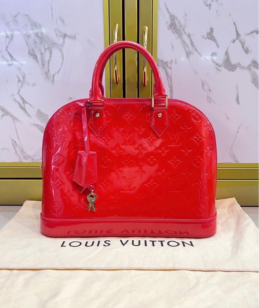 Louis Vuitton Monogram Galaxy Alpha Messenger, Fesyen Wanita, Tas & Dompet  di Carousell