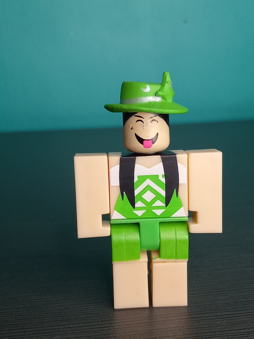 Beeism roblox toy top