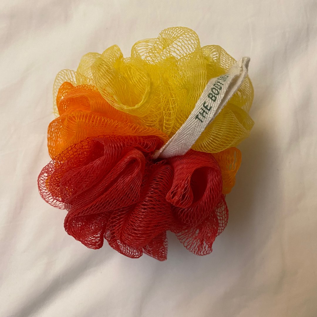 BODY SHOP Bath Lily, 美容＆化妝品, 沐浴＆身體護理, 沐浴及身體護理 沐浴 Carousell