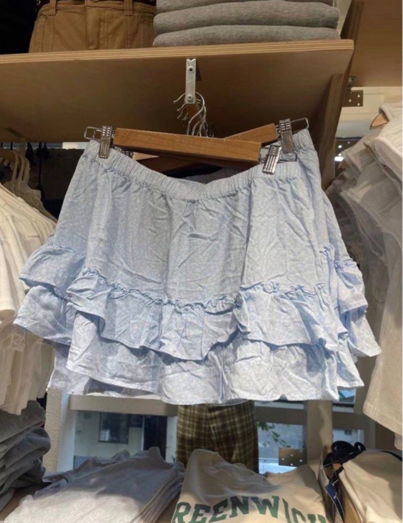 brandy melville izzy mini skirt light blue floral, Women's Fashion