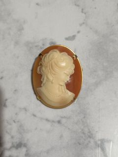 Cameo brooch, resin , 1.4 inches