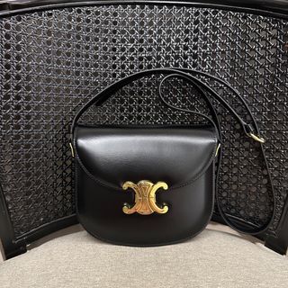 Celine wallet on strap in Triomphe Canvas and Smooth Lambskin, 女裝, 手袋及銀包,  單肩包- Carousell