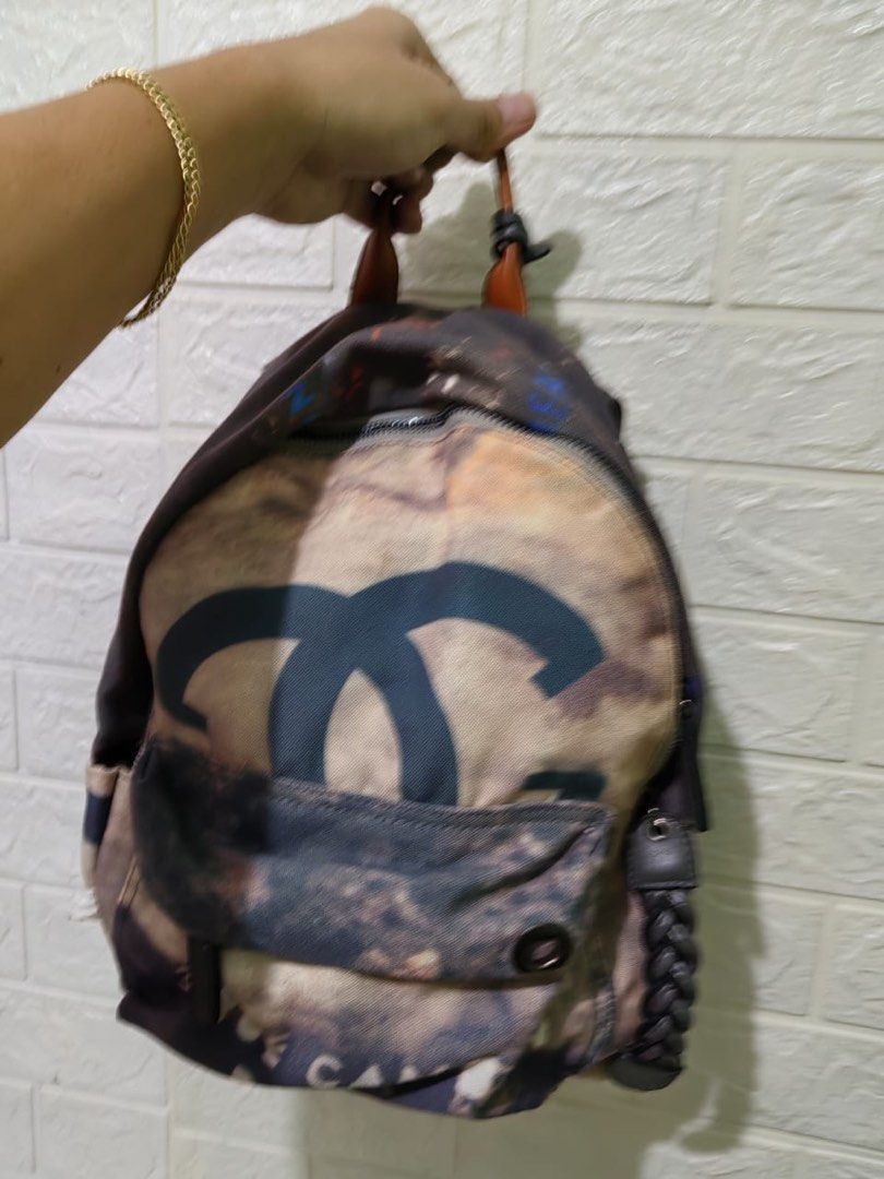 CHANEL (Category: Luxury Bags & Wallets) located in Davao. Submitted by daneyvintage (Listing ID 1257297261, Image 3). Description: issue last photo yun lang.