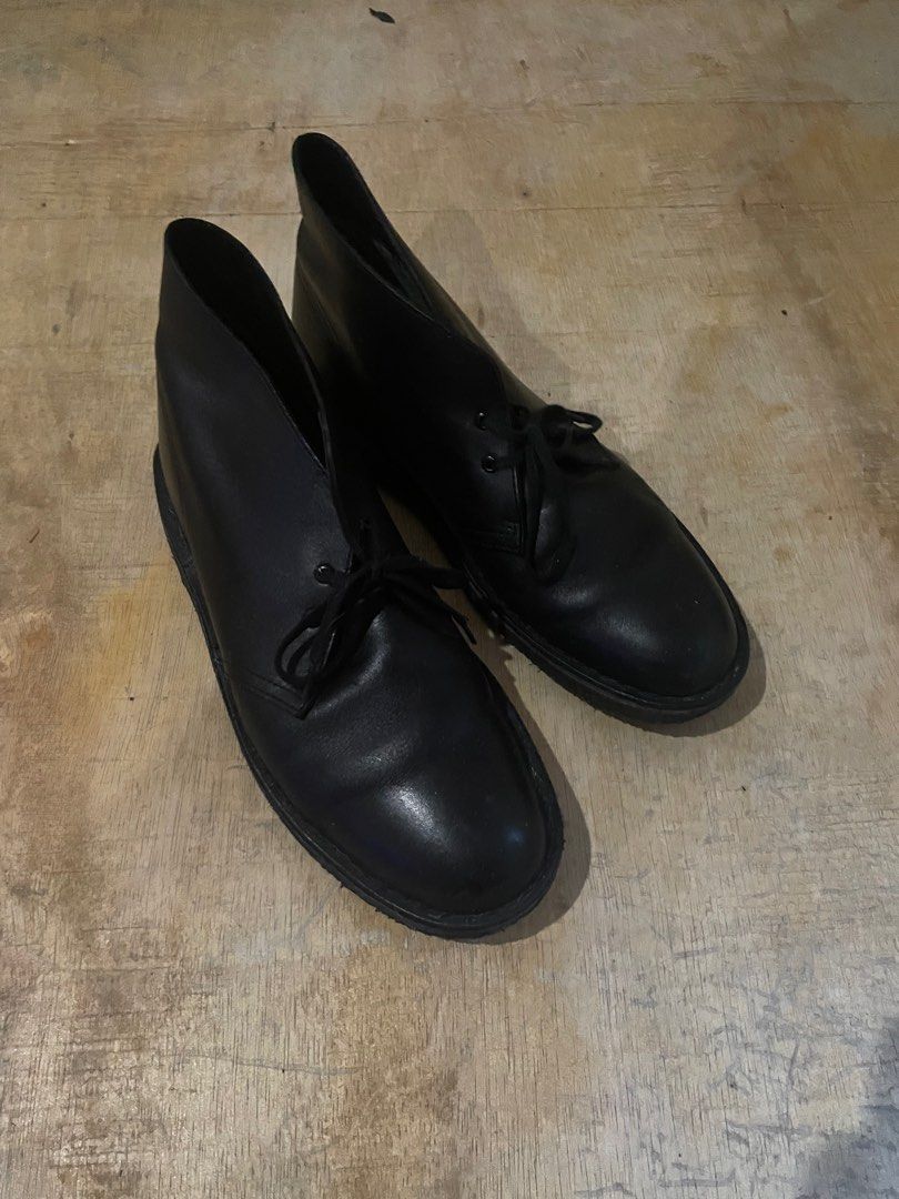Clarks Dessert boots (black leather) (Category: Dress Shoes) located in Malabon City. Submitted by zyzyzy_sleepy (Listing ID 1257253234, Image 3). Description: Lightly used, leather is still on really good condition. Crepe soles are still fine, not sticky whatsoever Doesn’t have a box anymore sadly but can provide a spare one, once bought!.