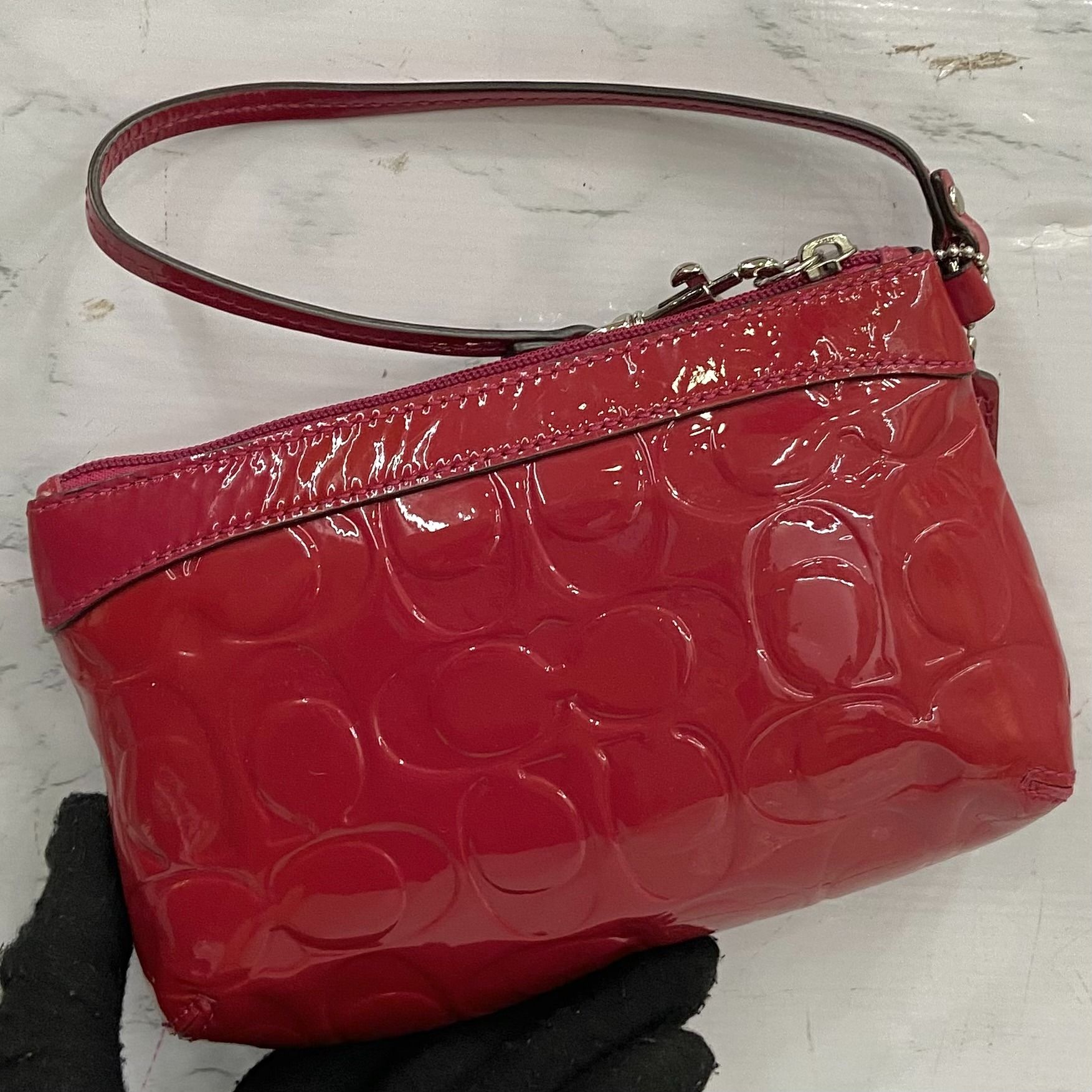 バッグ Coach Patent Leather Turnrock mini Pouch Coach Patent Leather Turnrock mini Pouch