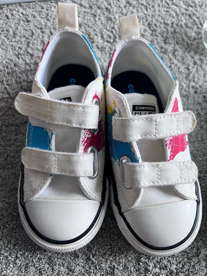 Childrens velcro converse deals shoes